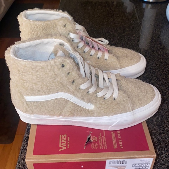Vans Vans Wmns SK8 Hi Tapered Cozy Hug Mojove Desert  (no lid on box) Faux Fur - Picture 3 of 9
